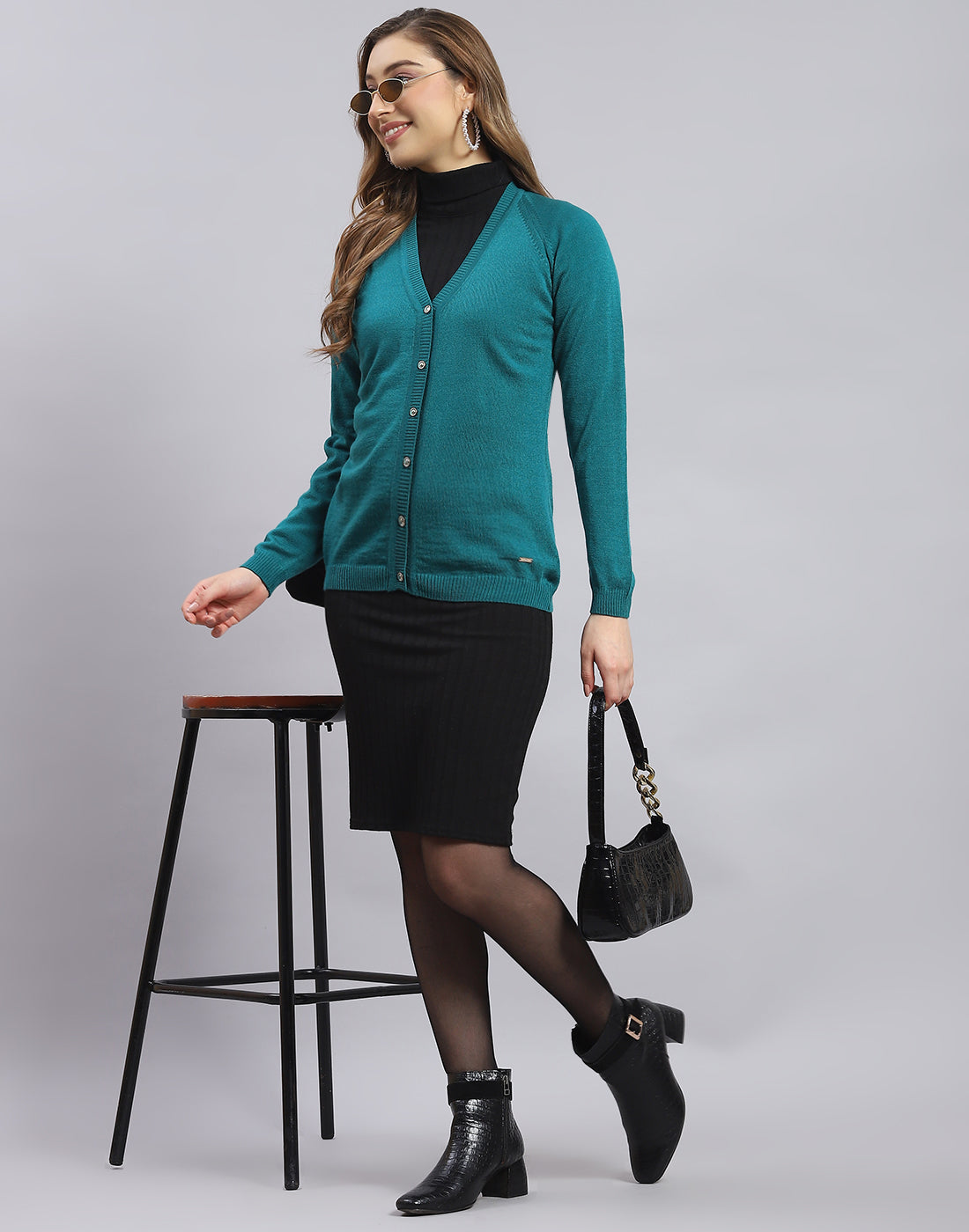 Women Teal Blue Solid V Neck Full Sleeve Sweater