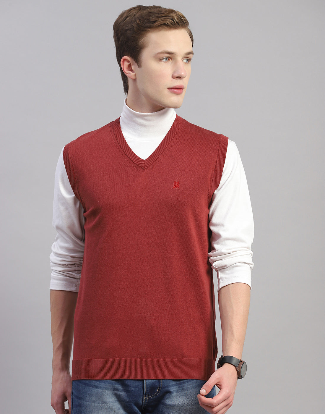 Men Rust Solid V Neck Sleeveless Sweater