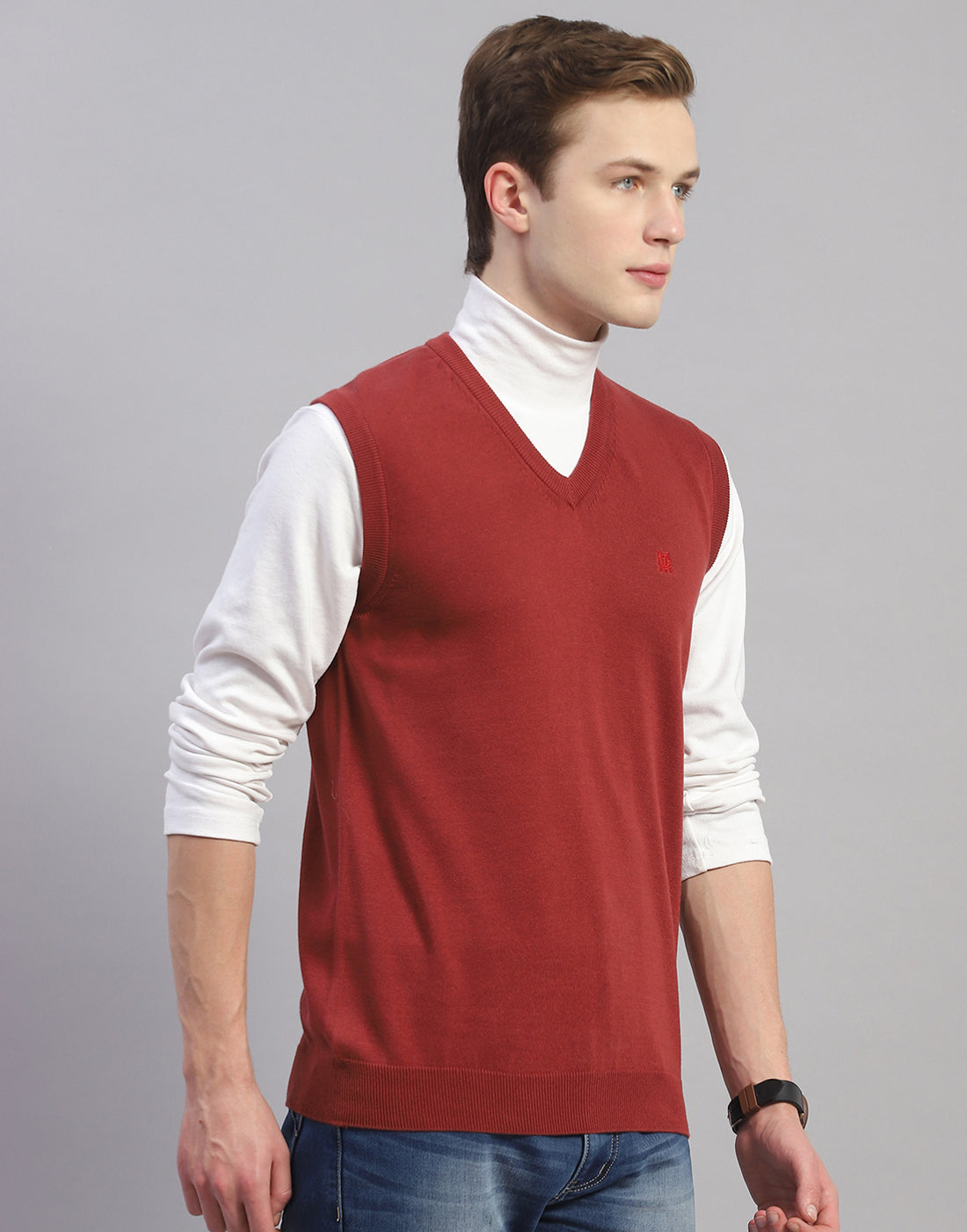 Men Rust Solid V Neck Sleeveless Sweater