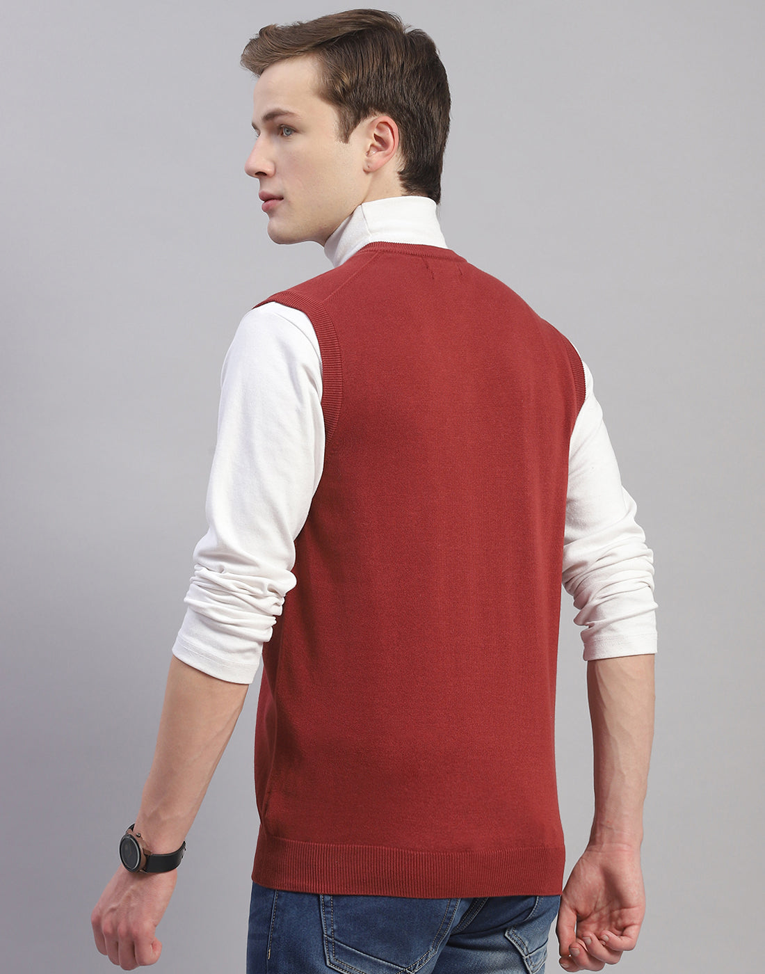 Men Rust Solid V Neck Sleeveless Sweater