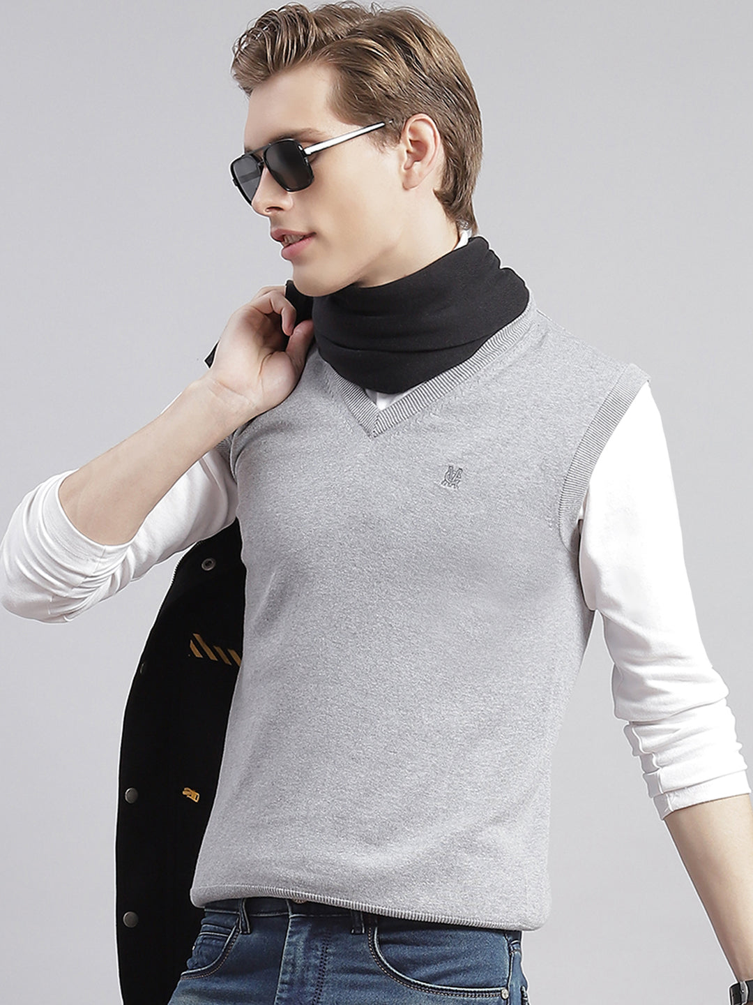 Men Grey Solid V Neck Sleeveless Sweaters/Pullovers