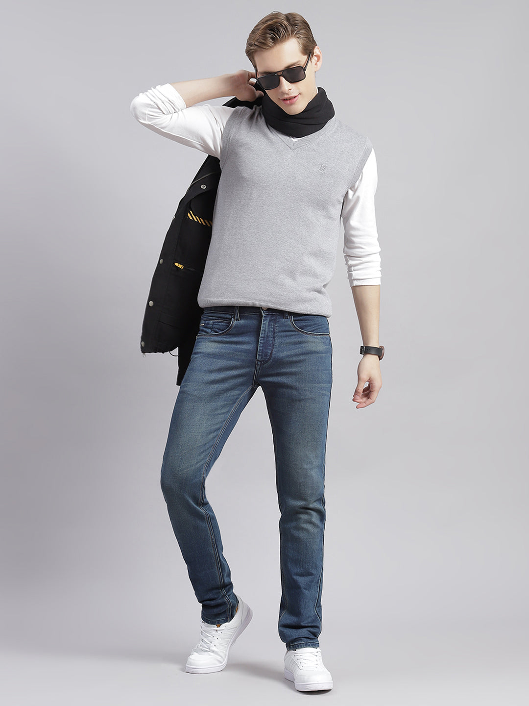 Men Grey Solid V Neck Sleeveless Sweaters/Pullovers