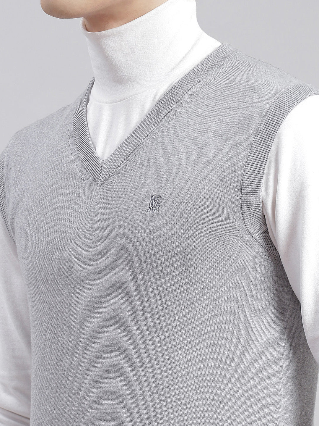 Men Grey Solid V Neck Sleeveless Sweaters/Pullovers