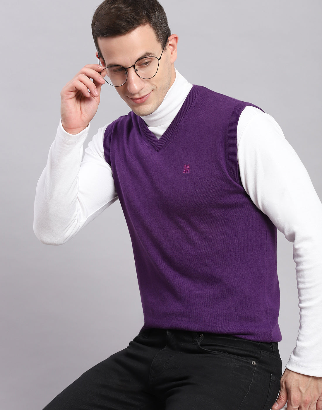 Men Purple Solid V Neck Sleeveless Sweaters/Pullovers