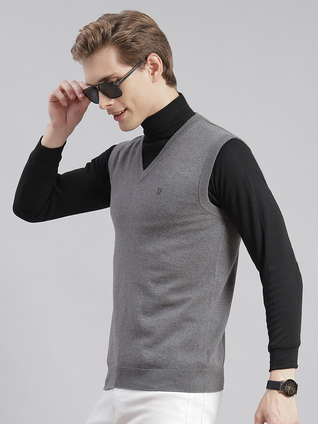 Men Grey Solid V Neck Sleeveless Sweaters/Pullovers