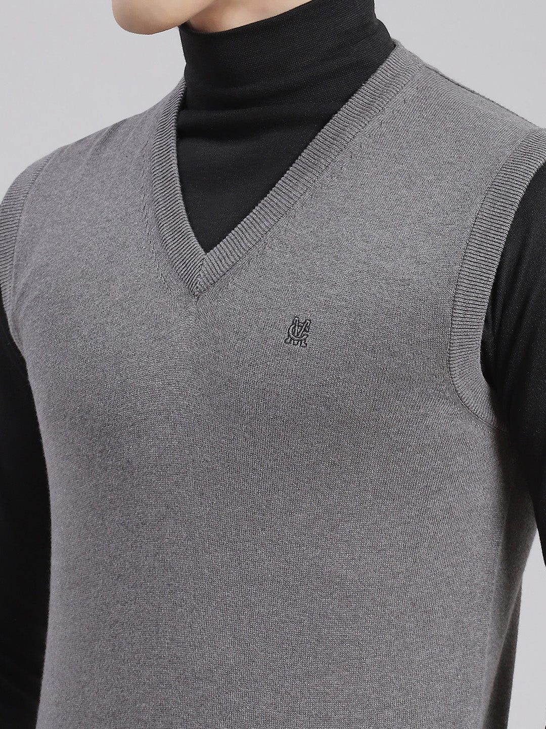 Men Grey Solid V Neck Sleeveless Sweaters/Pullovers