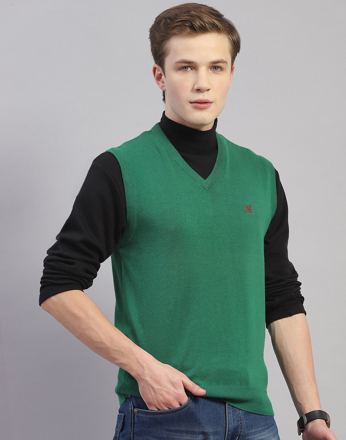 Men Green Solid V Neck Sleeveless Sweater