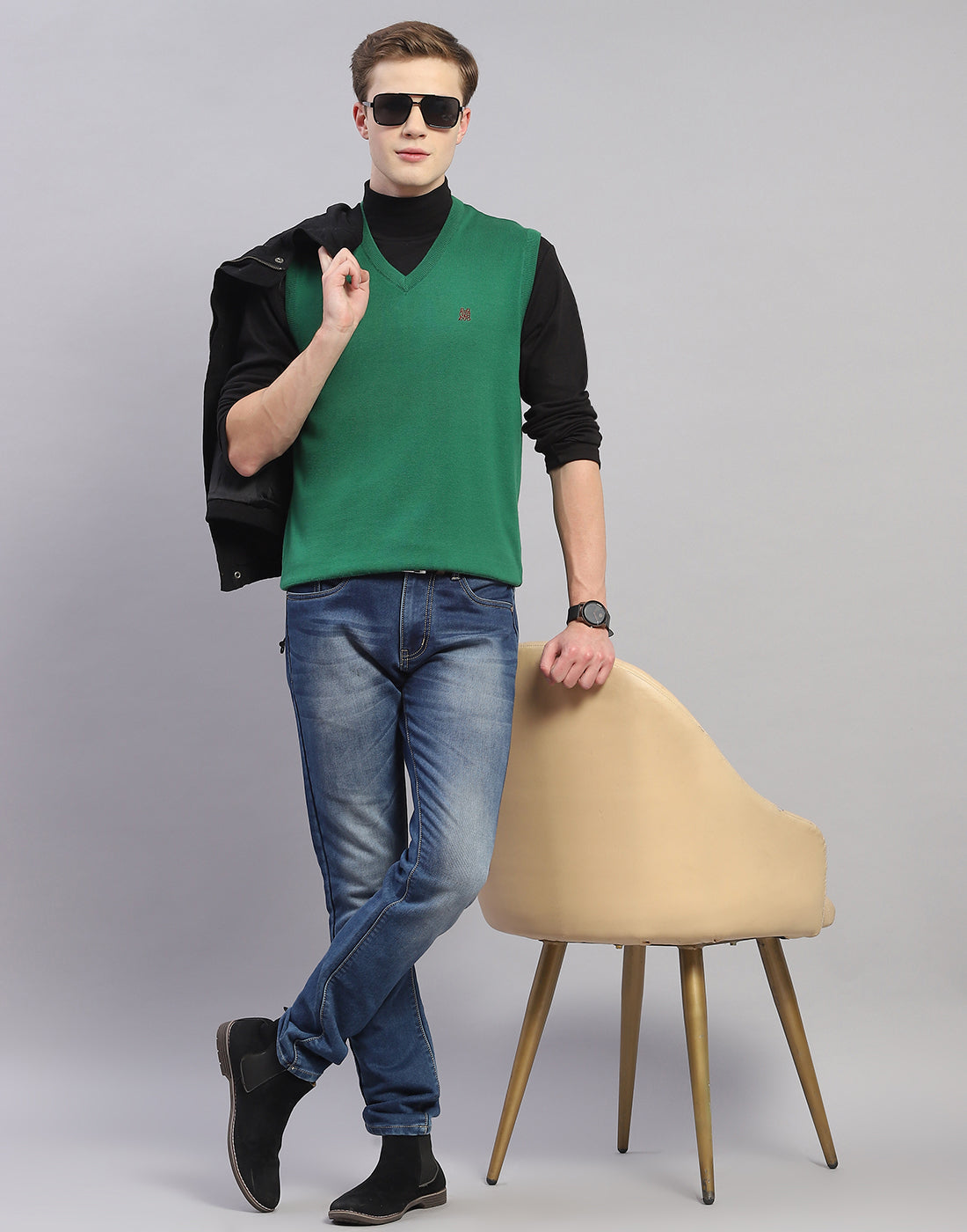 Men Green Solid V Neck Sleeveless Sweater