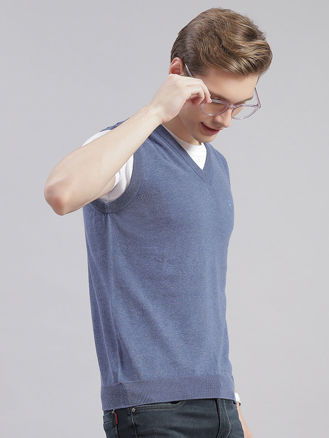 Men Blue Solid V Neck Sleeveless Sweaters/Pullovers