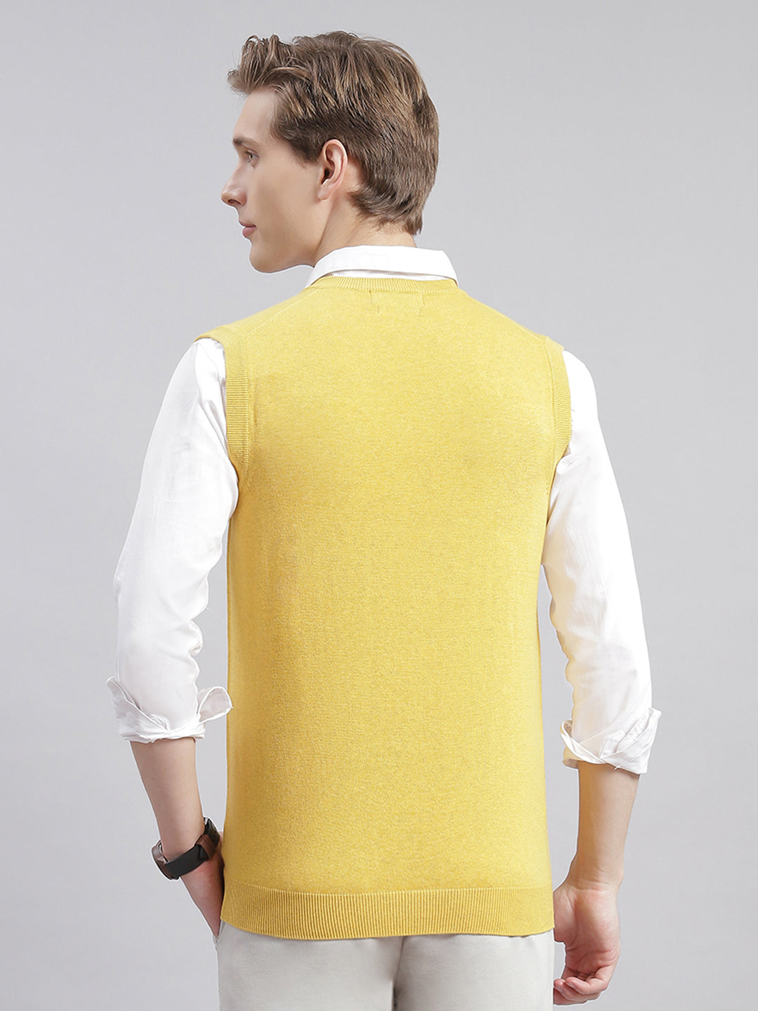 Men Yellow Solid V Neck Sleeveless Sweaters/Pullovers