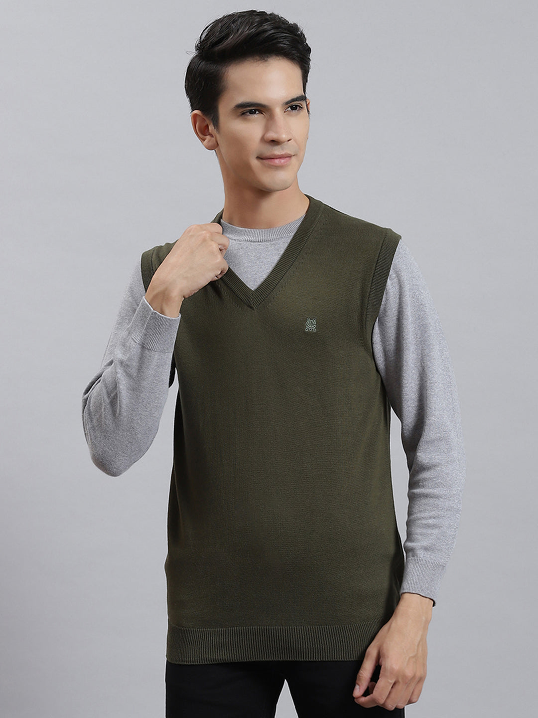 Men Olive Solid V Neck Sleeveless Sweaters/Pullovers