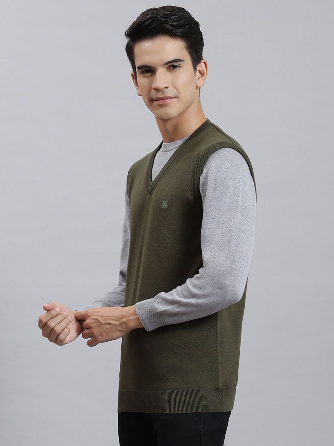 Men Olive Solid V Neck Sleeveless Sweaters/Pullovers