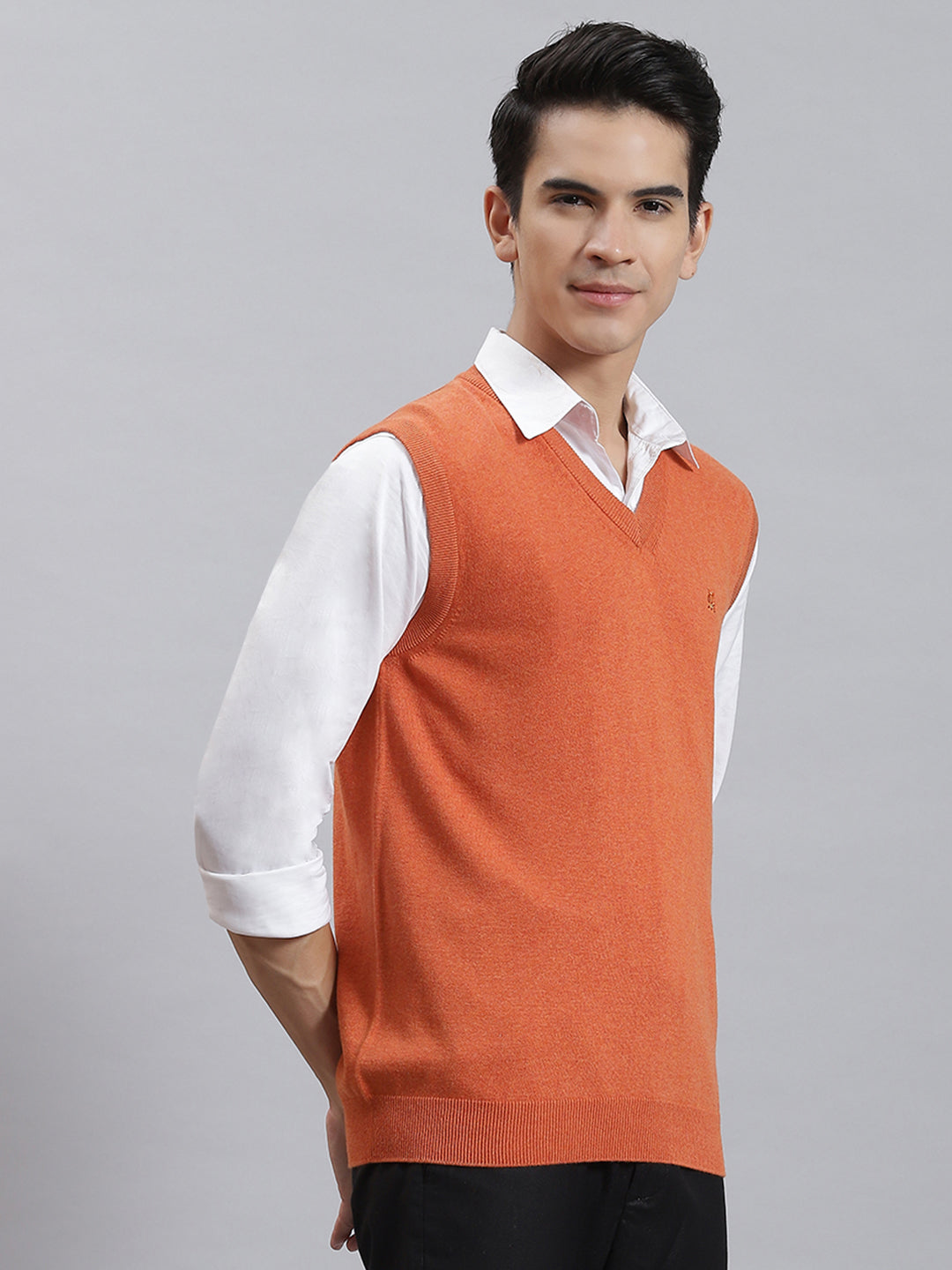 Men Rust Solid V Neck Sleeveless Sweaters/Pullovers