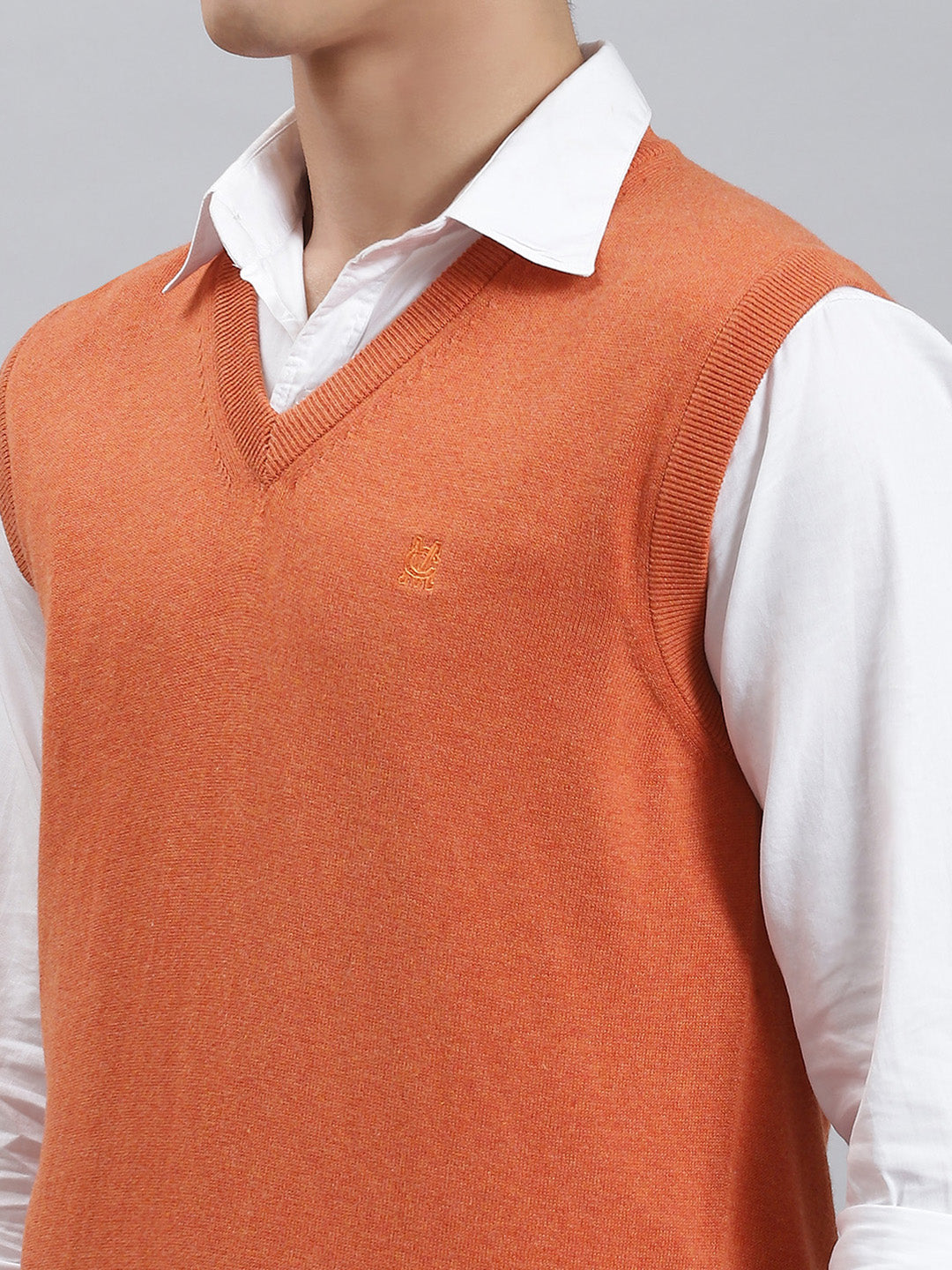 Men Rust Solid V Neck Sleeveless Sweaters/Pullovers