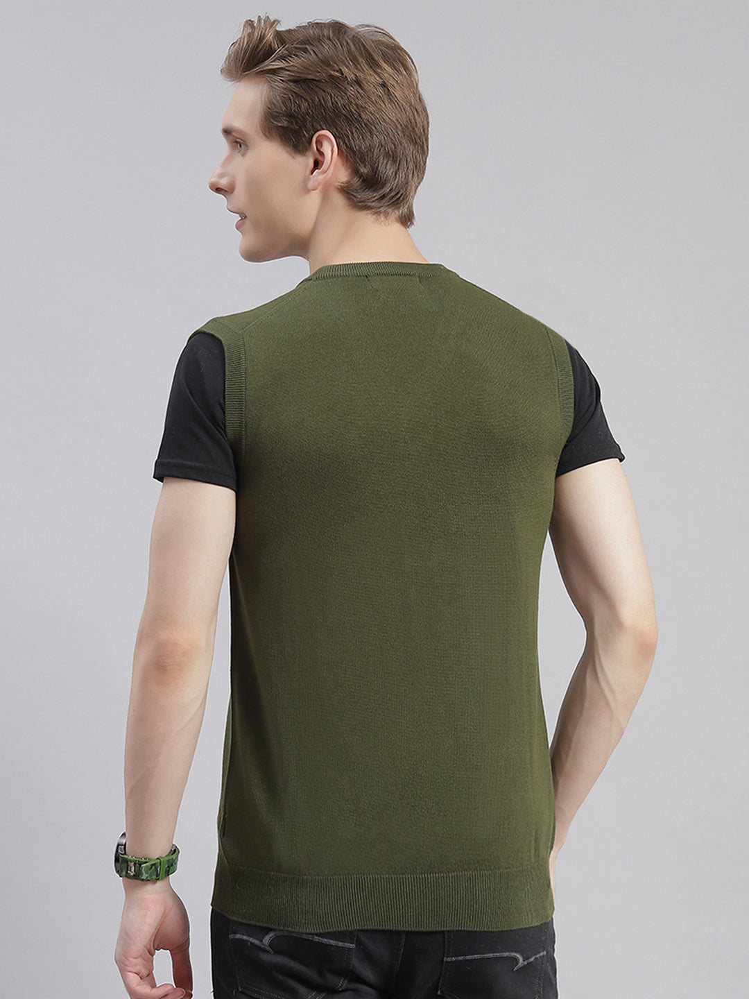 Men Olive Solid V Neck Sleeveless Sweaters/Pullovers