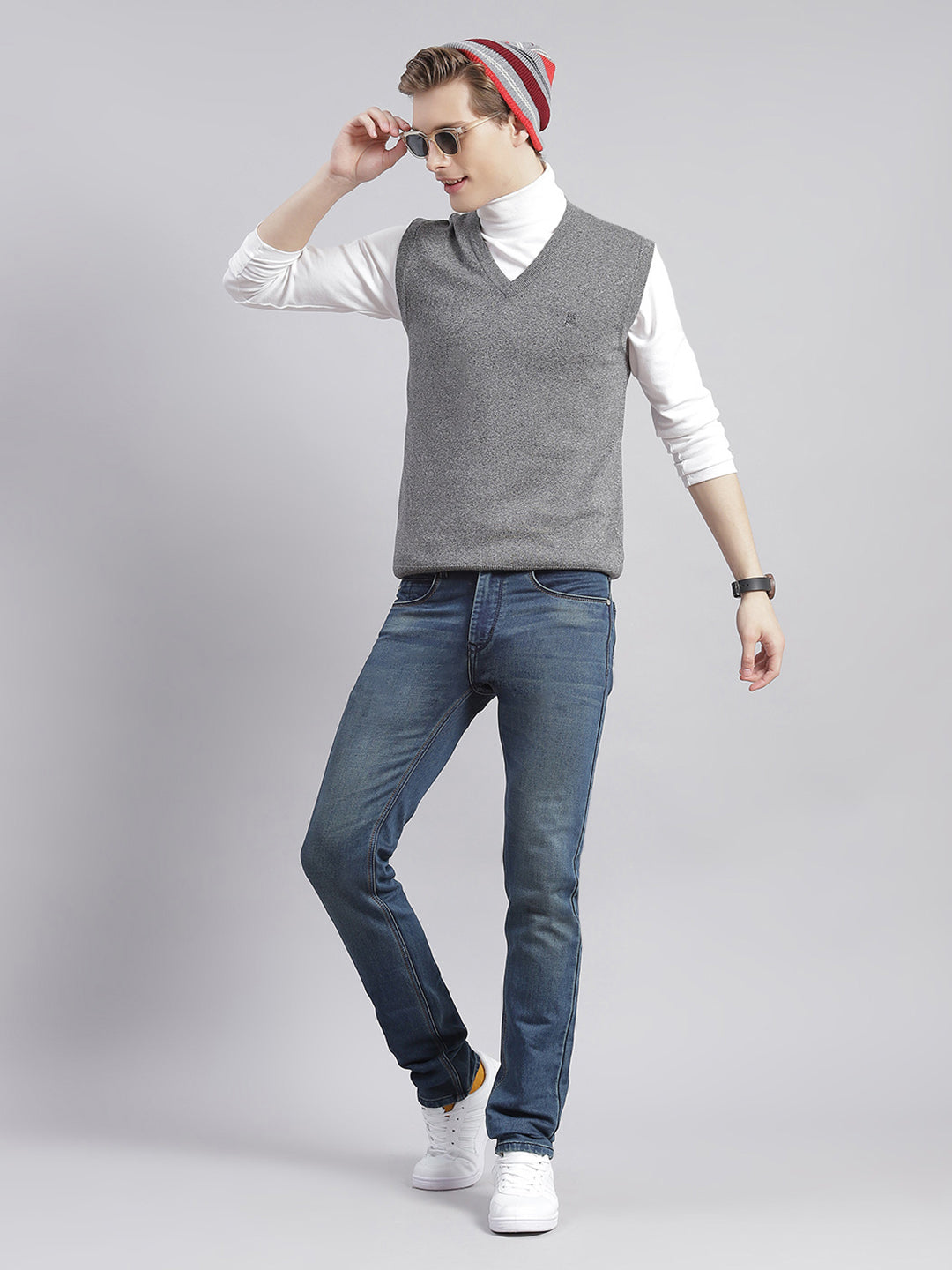 Men Grey Solid V Neck Sleeveless Sweaters/Pullovers