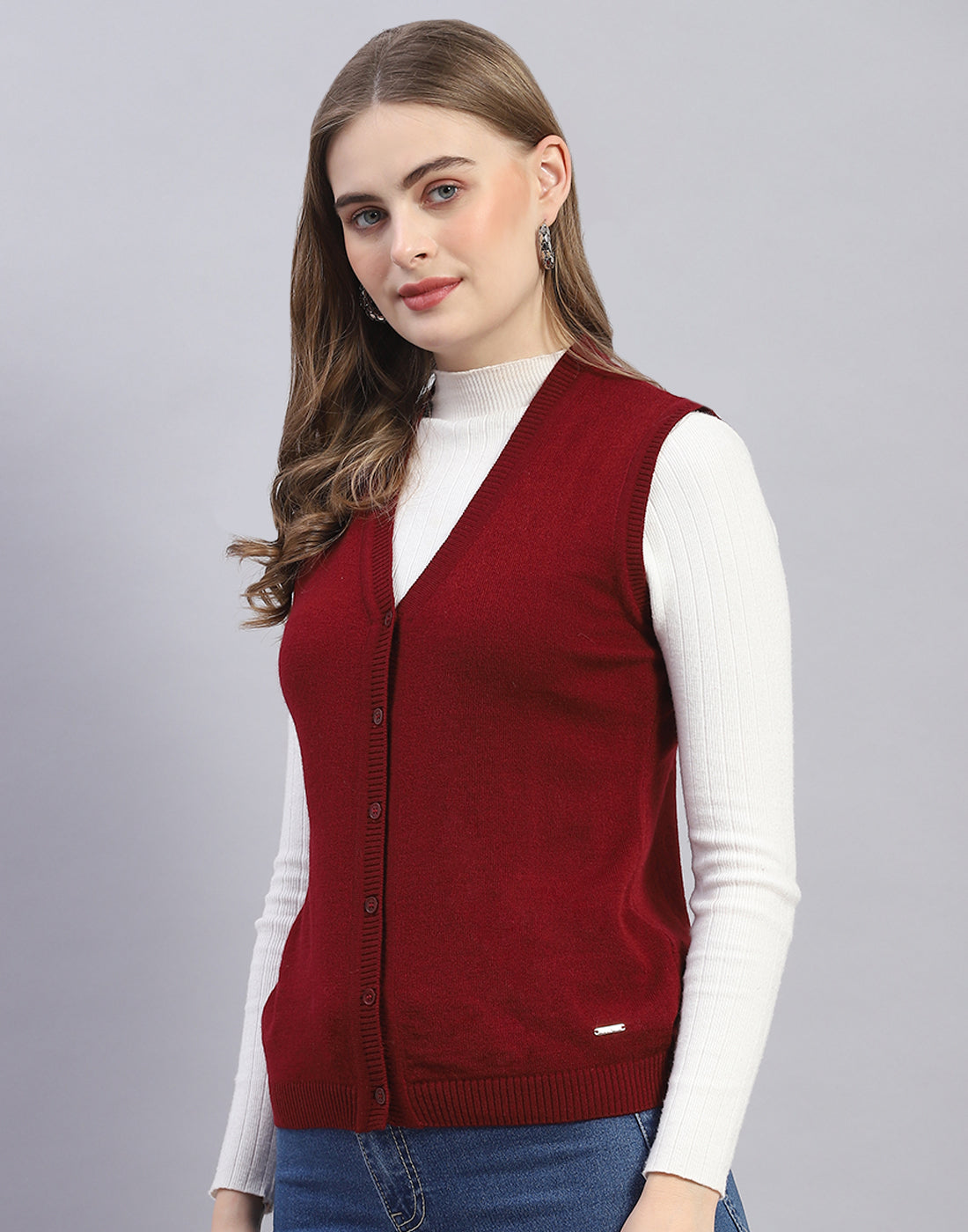 Women Maroon Solid V Neck Sleeveless Cardigan