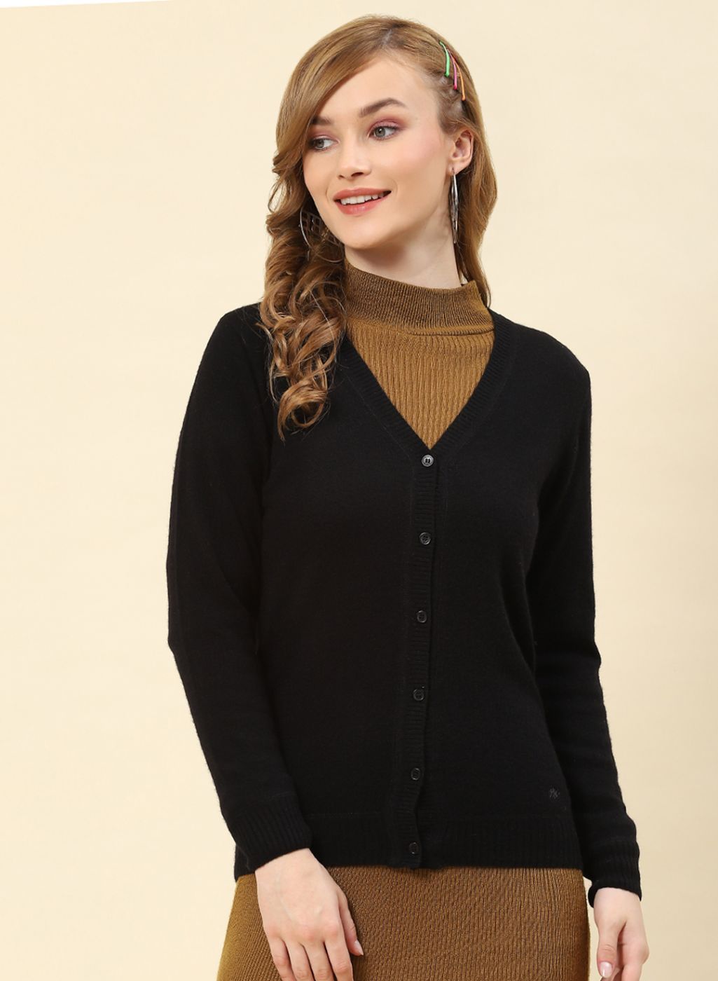 Women Black Solid Lamb wool Cardigan