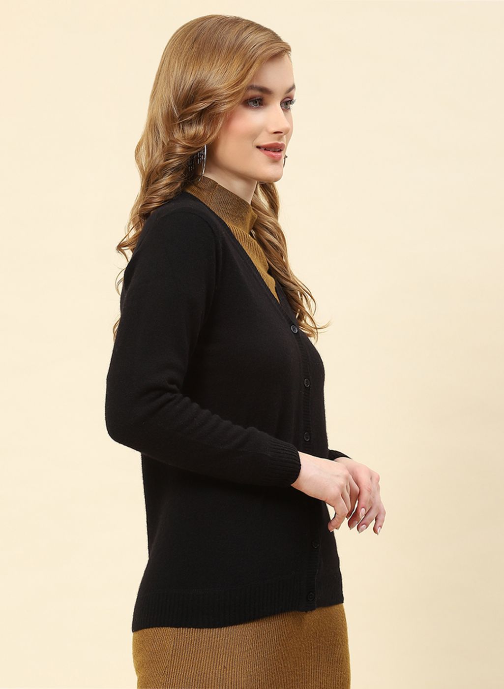 Women Black Solid Lamb wool Cardigan