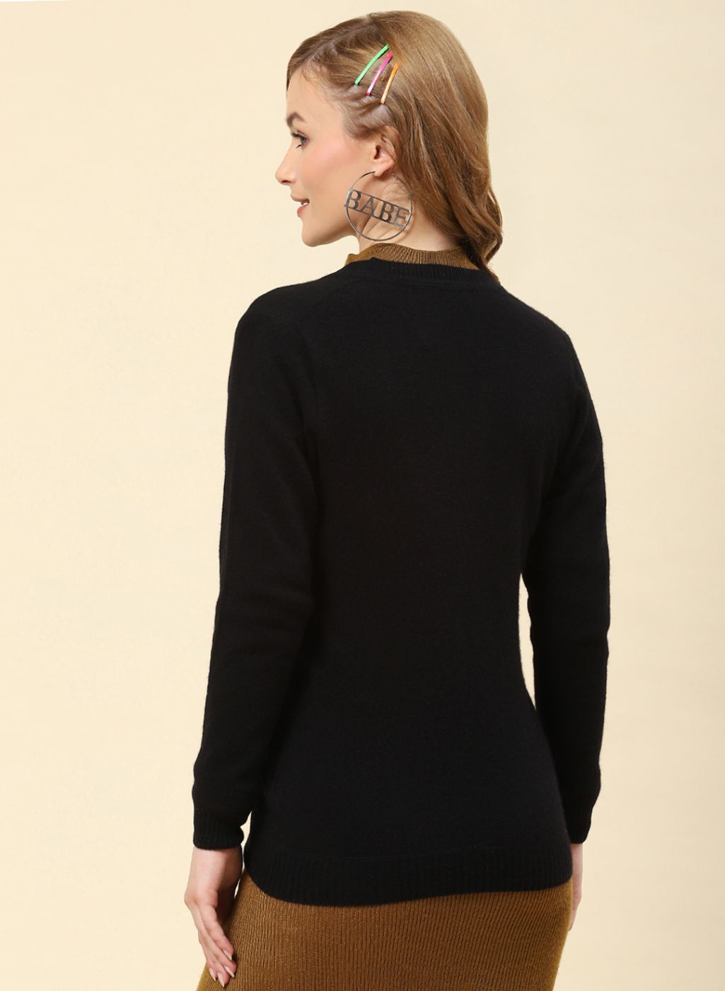 Women Black Solid Lamb wool Cardigan