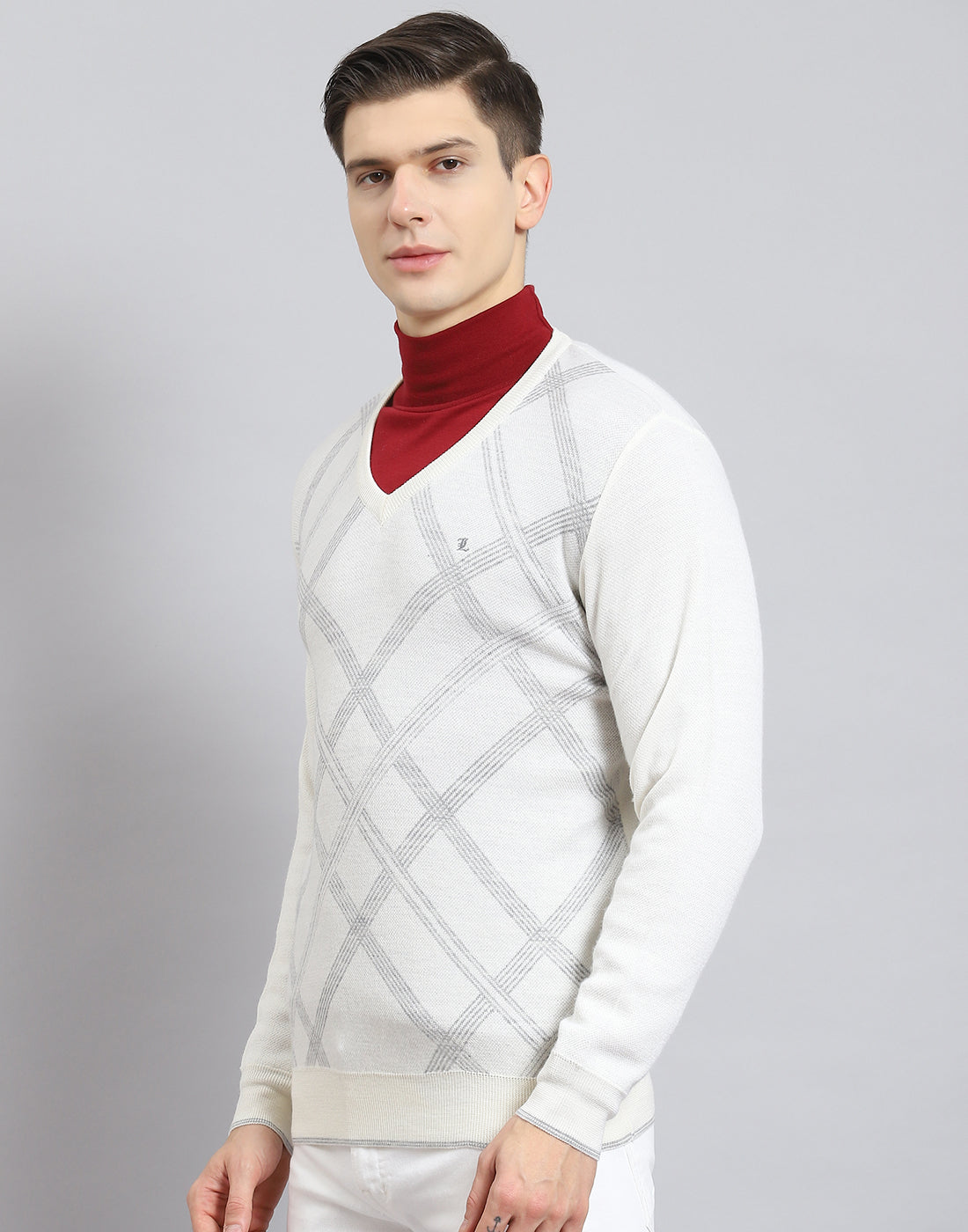 Men Off White Printed V Neck Full Sleeve Sweater