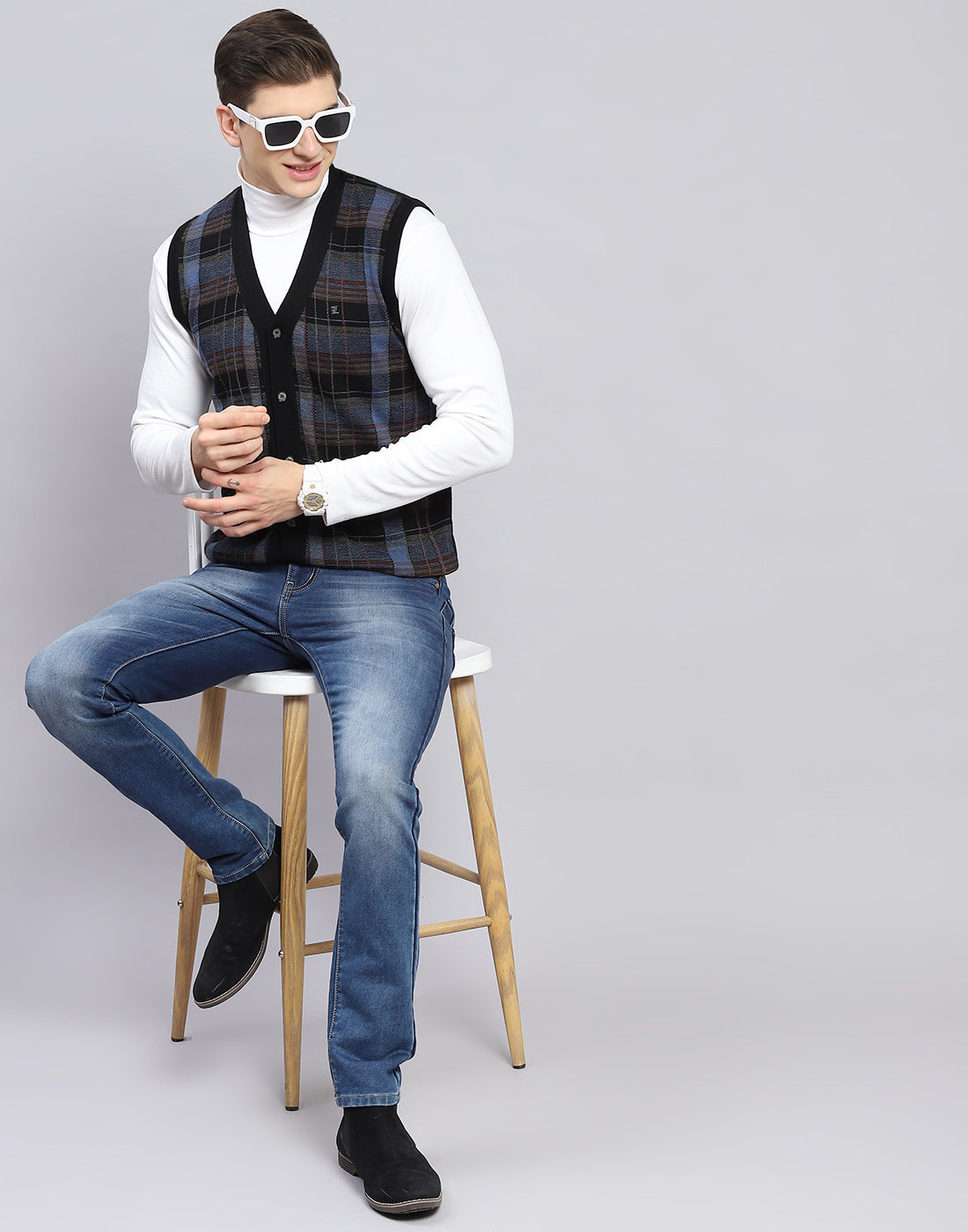 Men Black Check V Neck Sleeveless Sweater