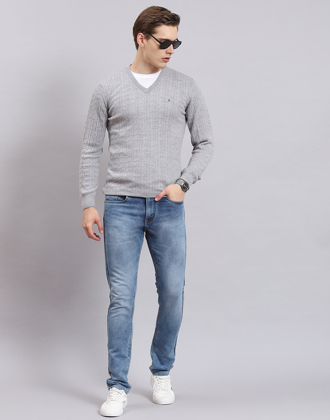 Men Grey Self Design V Neck Full Sleeve Sweater