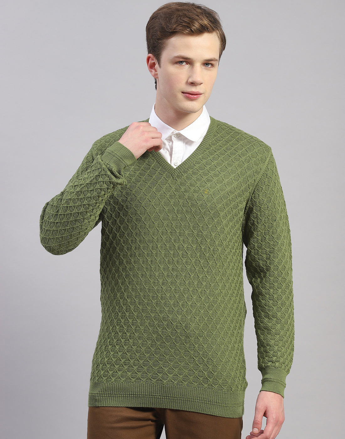 Men Green Solid V Neck Full Sleeve Pullover