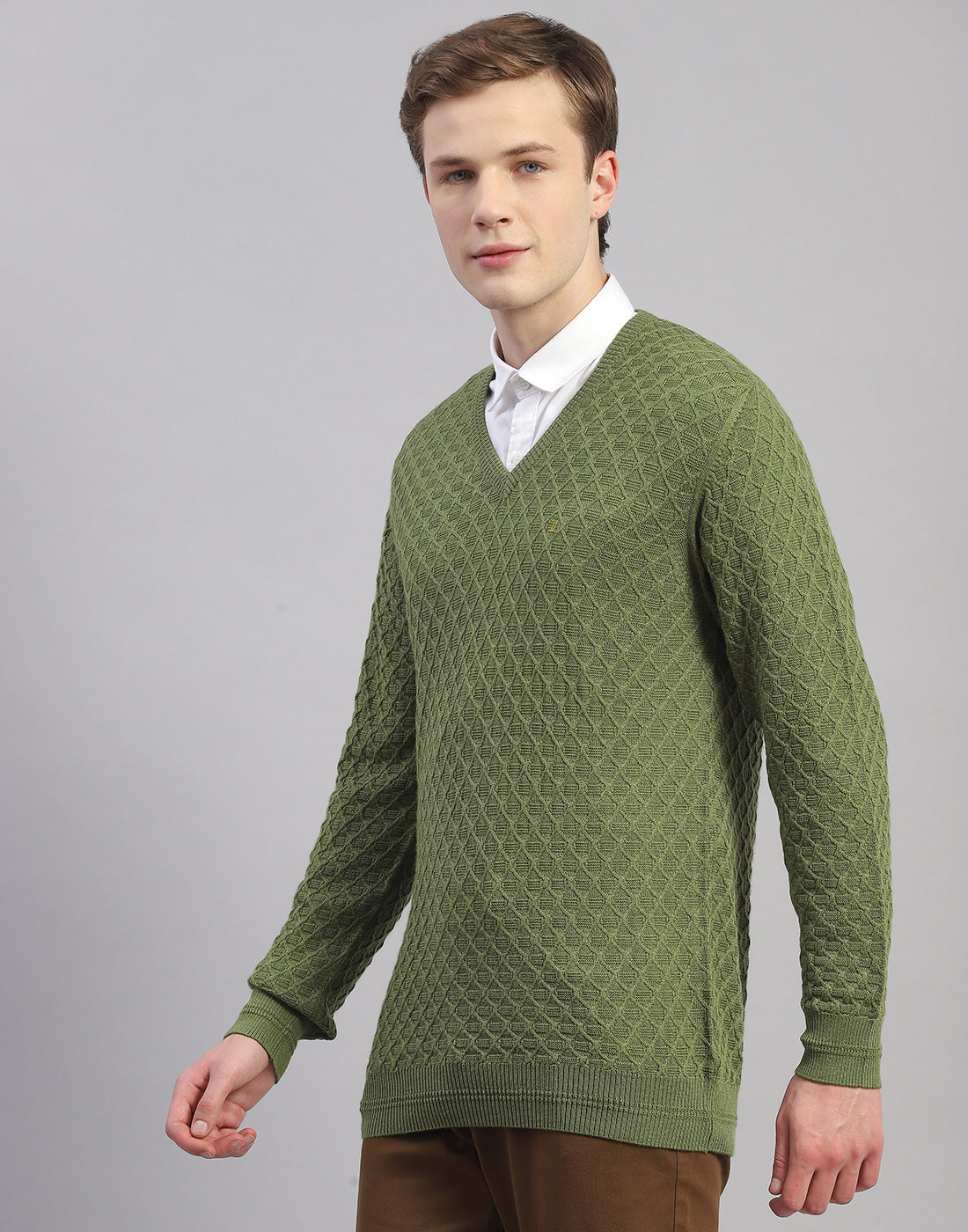 Men Green Solid V Neck Full Sleeve Pullover