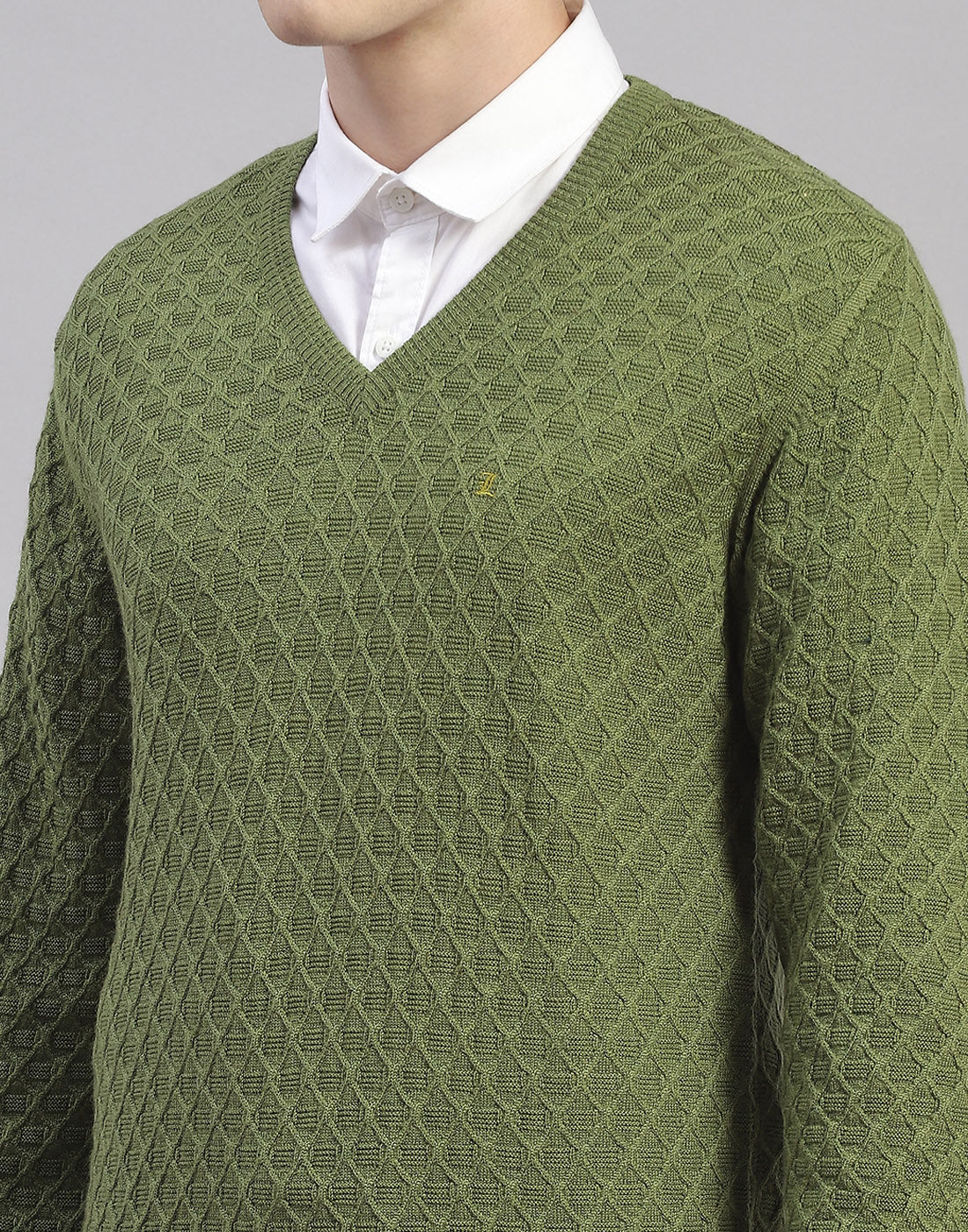 Men Green Solid V Neck Full Sleeve Pullover