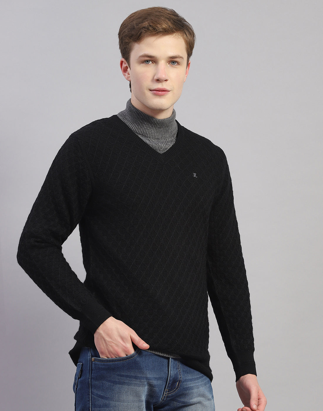 Men Black Solid V Neck Full Sleeve Pullover