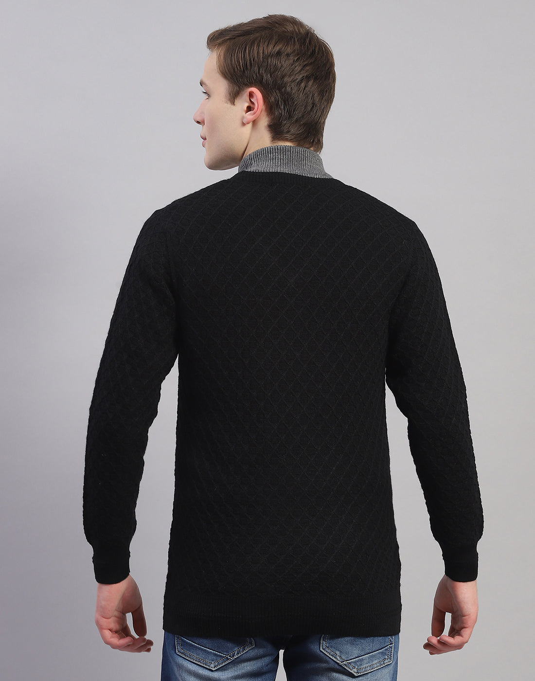 Men Black Solid V Neck Full Sleeve Pullover