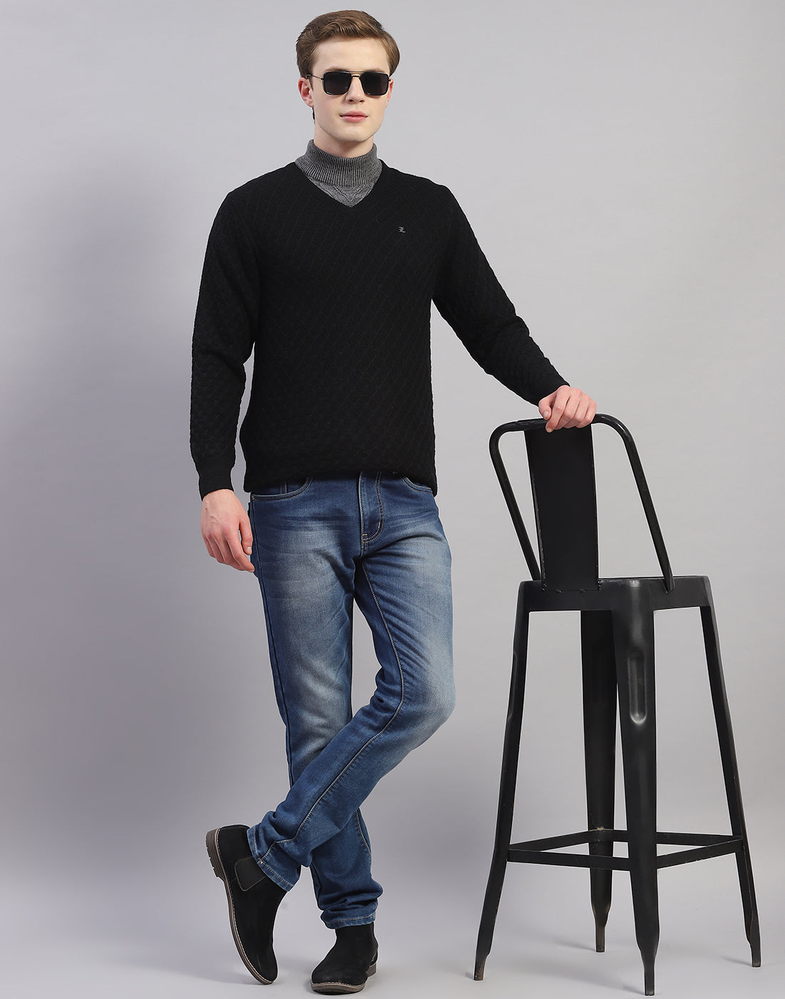 Men Black Solid V Neck Full Sleeve Pullover