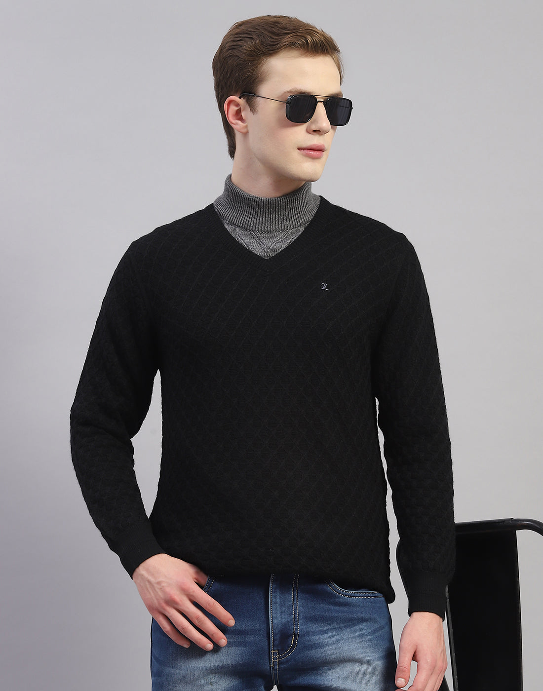 Men Black Solid V Neck Full Sleeve Pullover