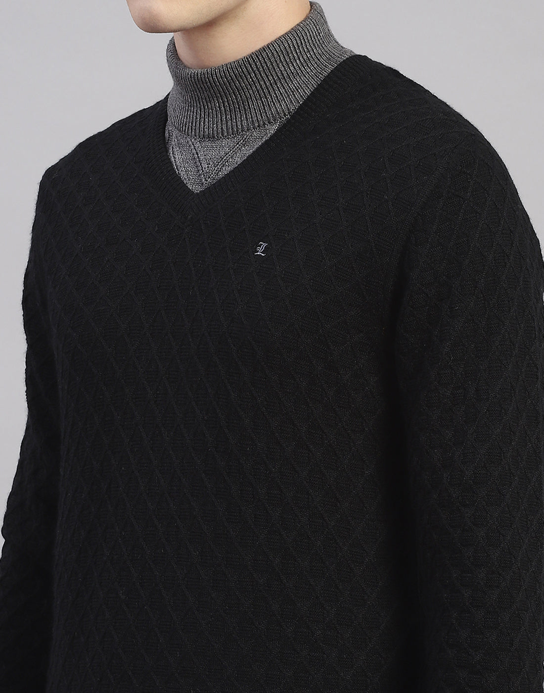 Men Black Solid V Neck Full Sleeve Pullover