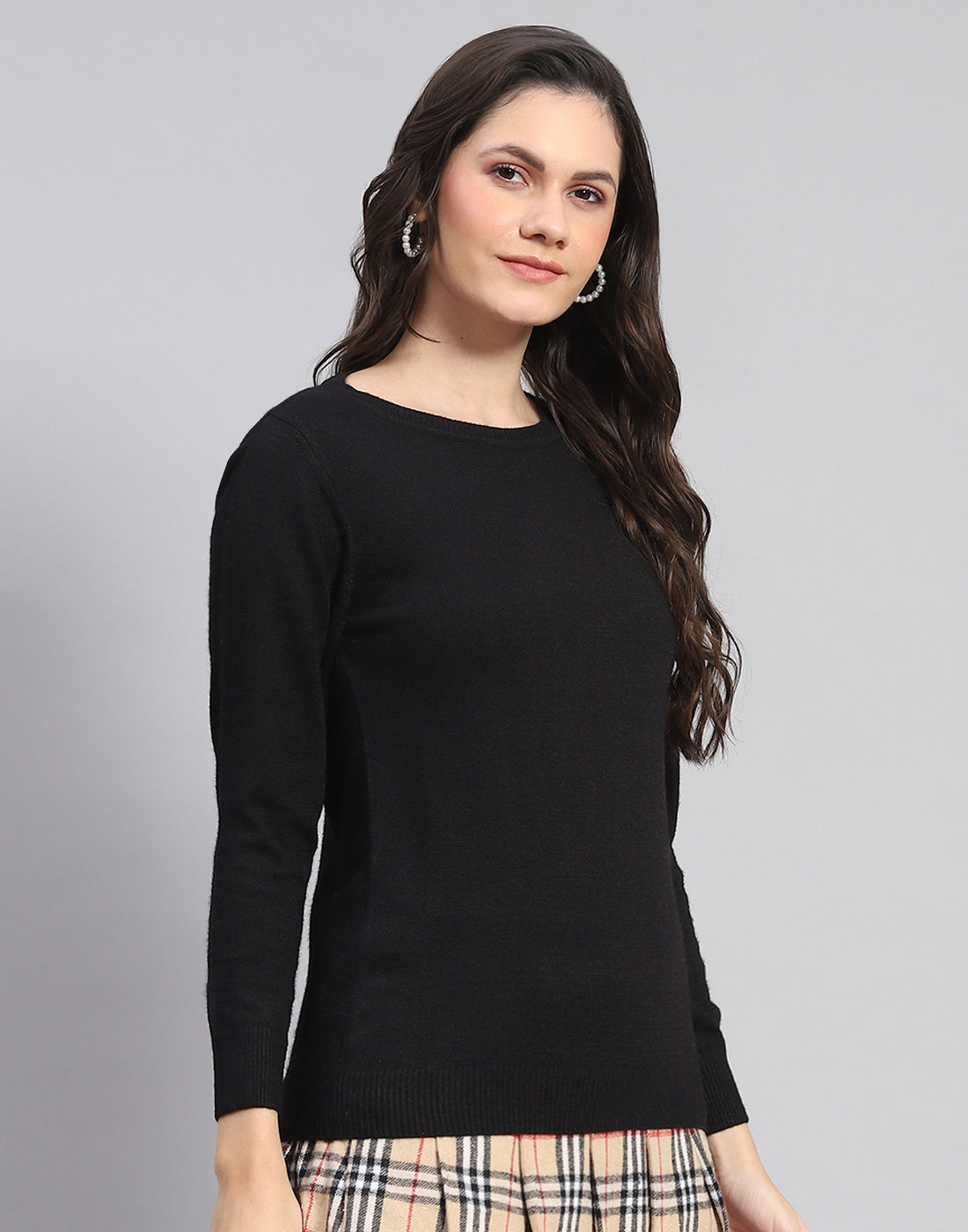 Women Black Solid Round Neck Full Sleeve Sweater