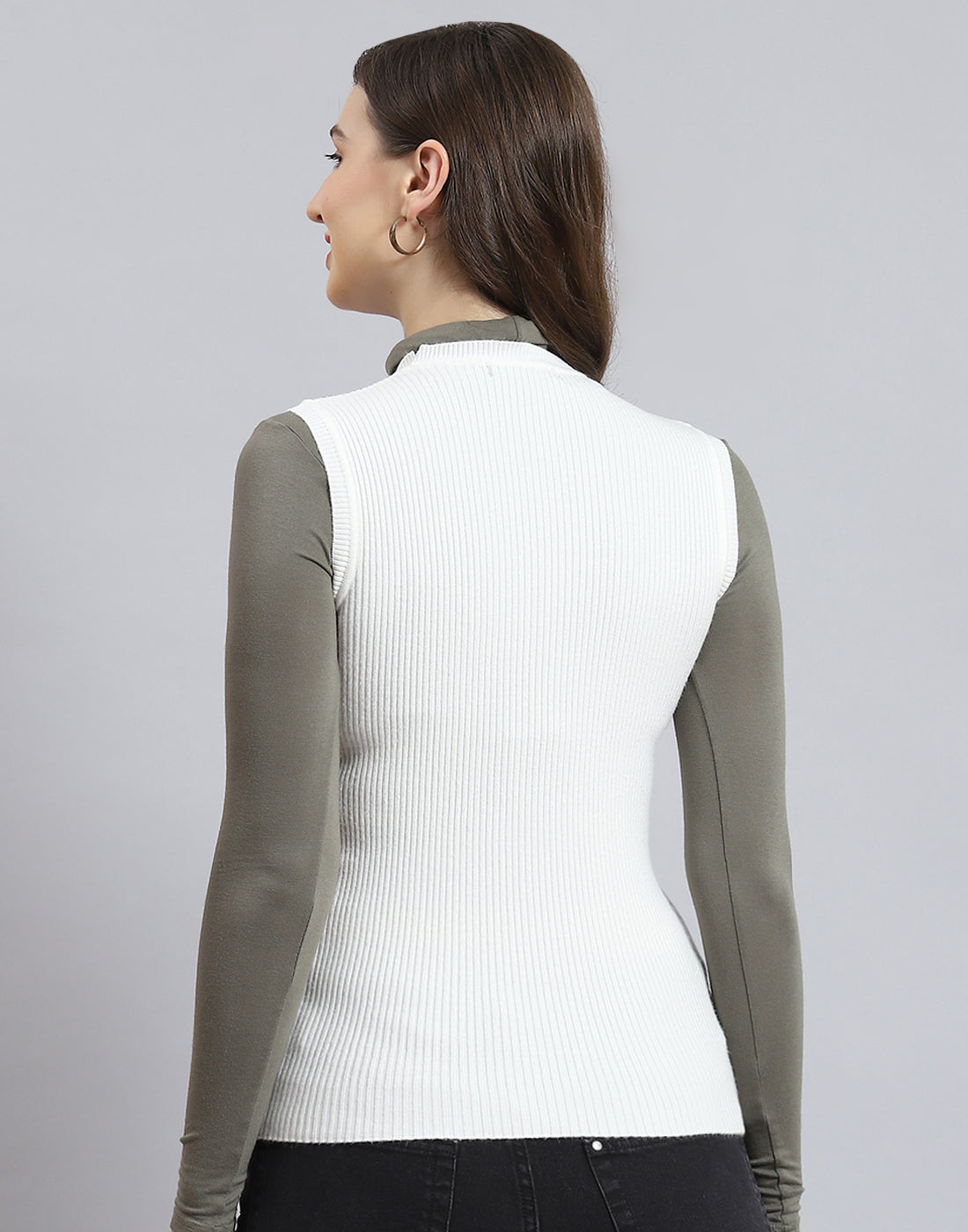 Women White Solid Round Neck Sleeveless Sweater