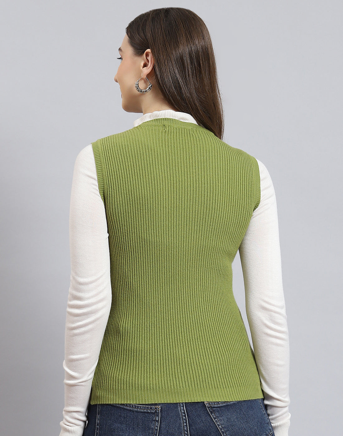 Women Green Solid Round Neck Sleeveless Sweater