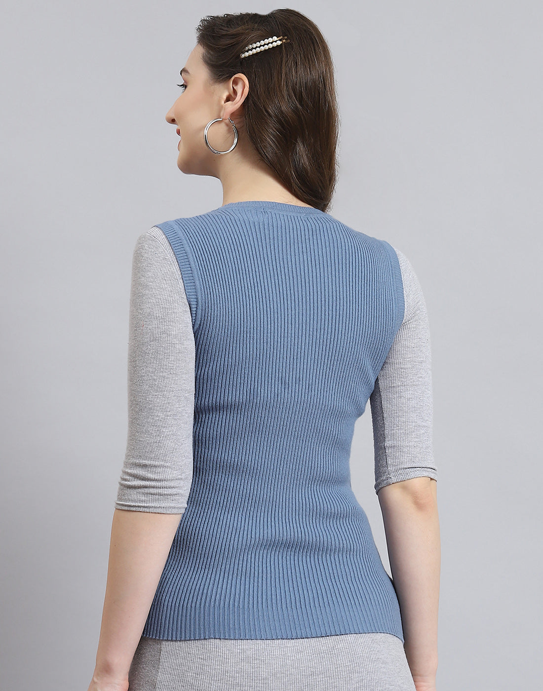 Women Blue Solid Round Neck Sleeveless Sweater