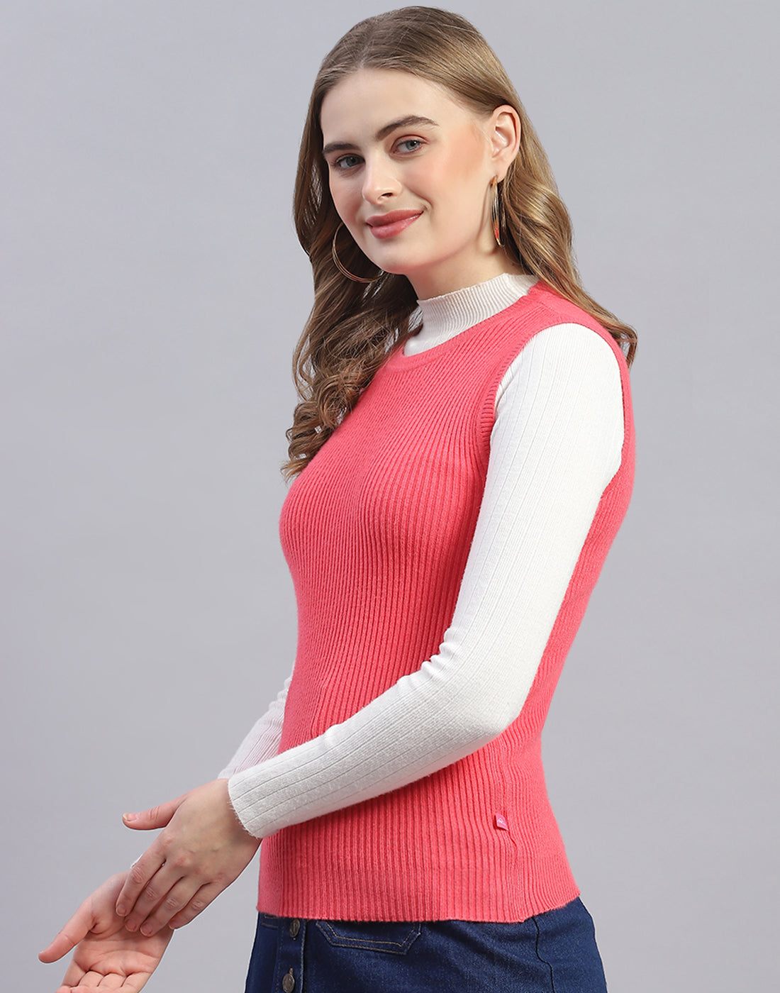 Women Pink Solid Round Neck Sleeveless Sweater