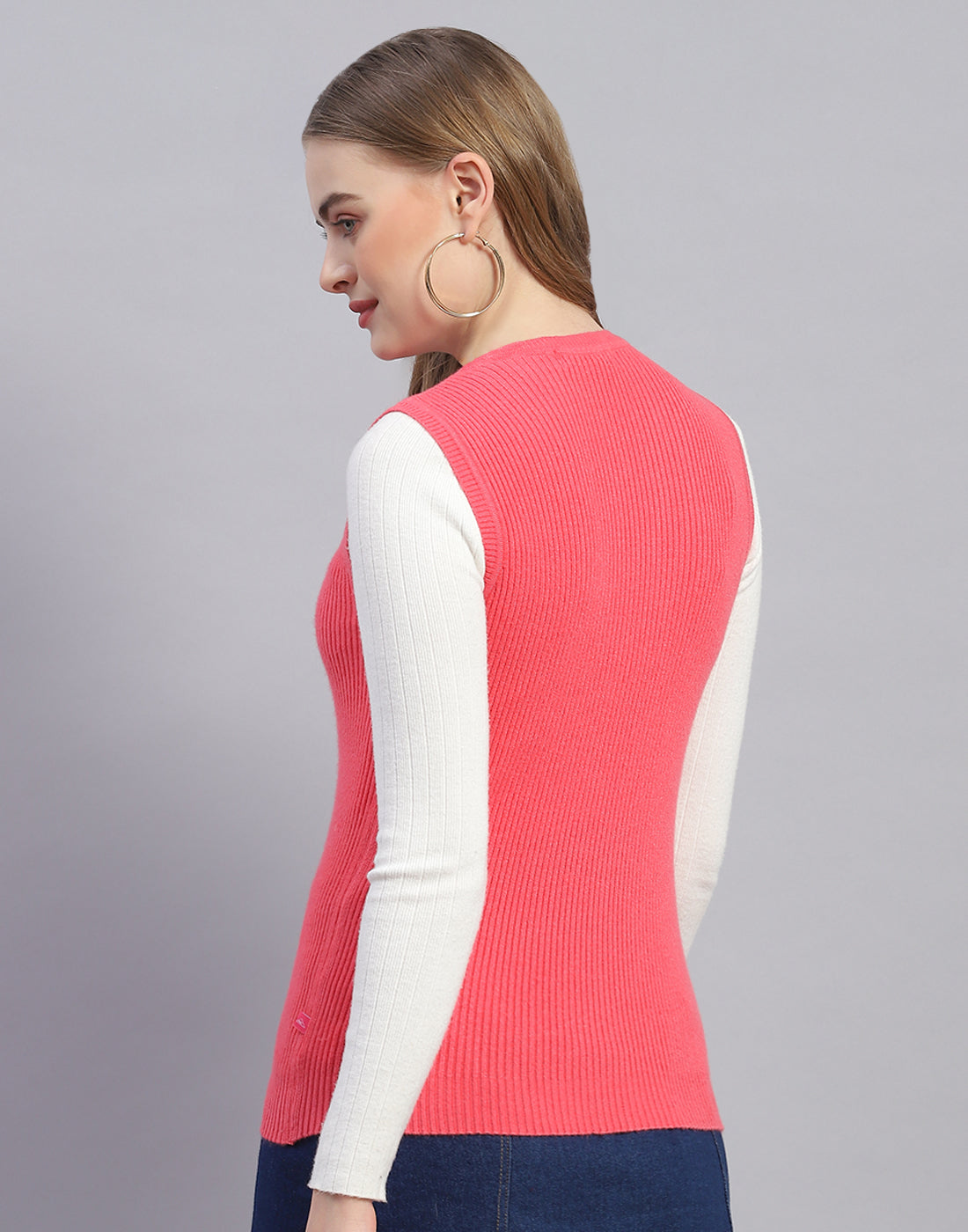 Women Pink Solid Round Neck Sleeveless Sweater