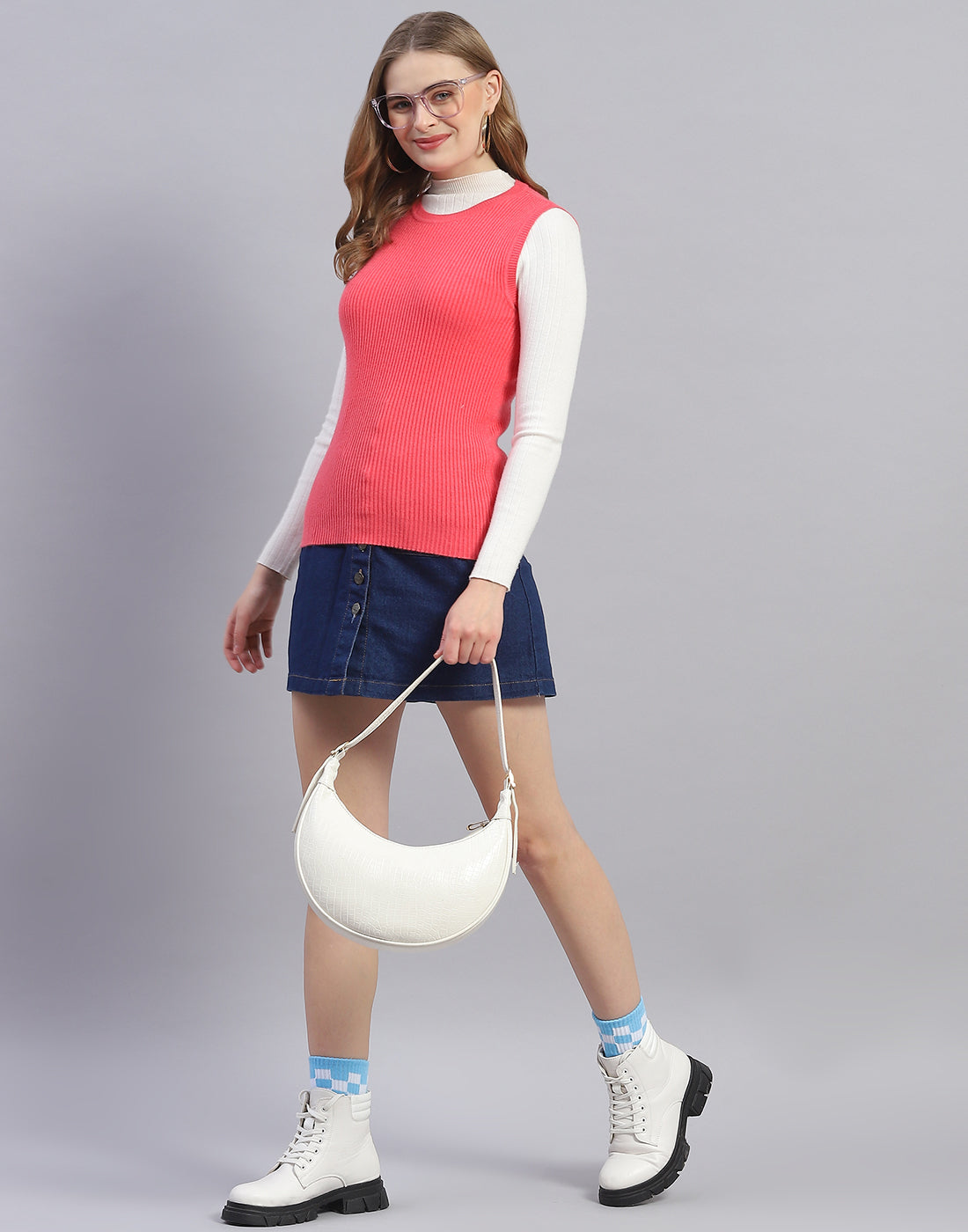 Women Pink Solid Round Neck Sleeveless Sweater