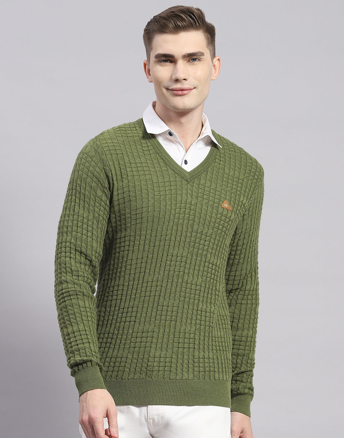 Men Green Solid V Neck Full Sleeve Pullover