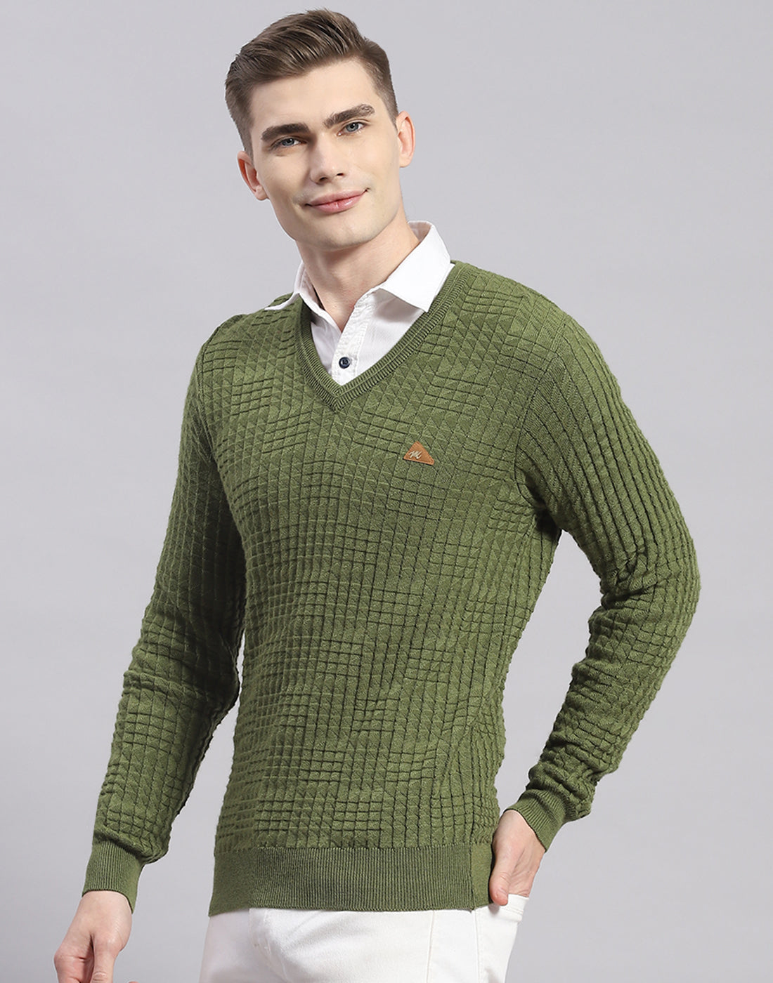 Men Green Solid V Neck Full Sleeve Pullover