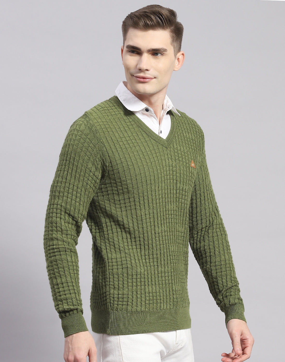 Men Green Solid V Neck Full Sleeve Pullover