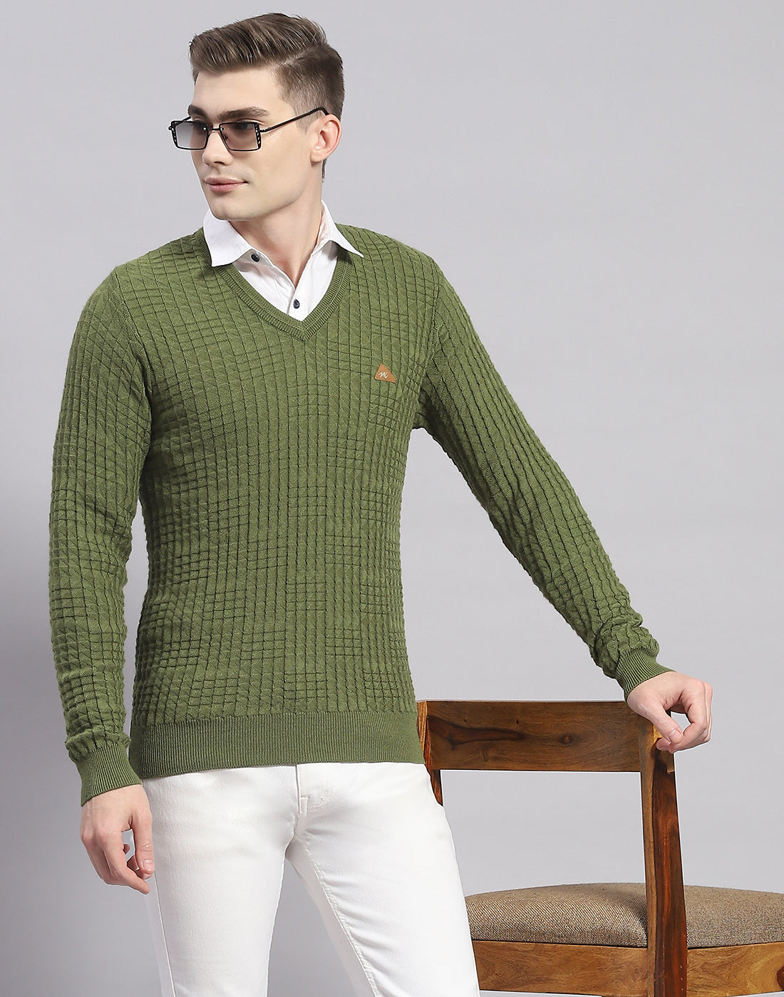 Men Green Solid V Neck Full Sleeve Pullover