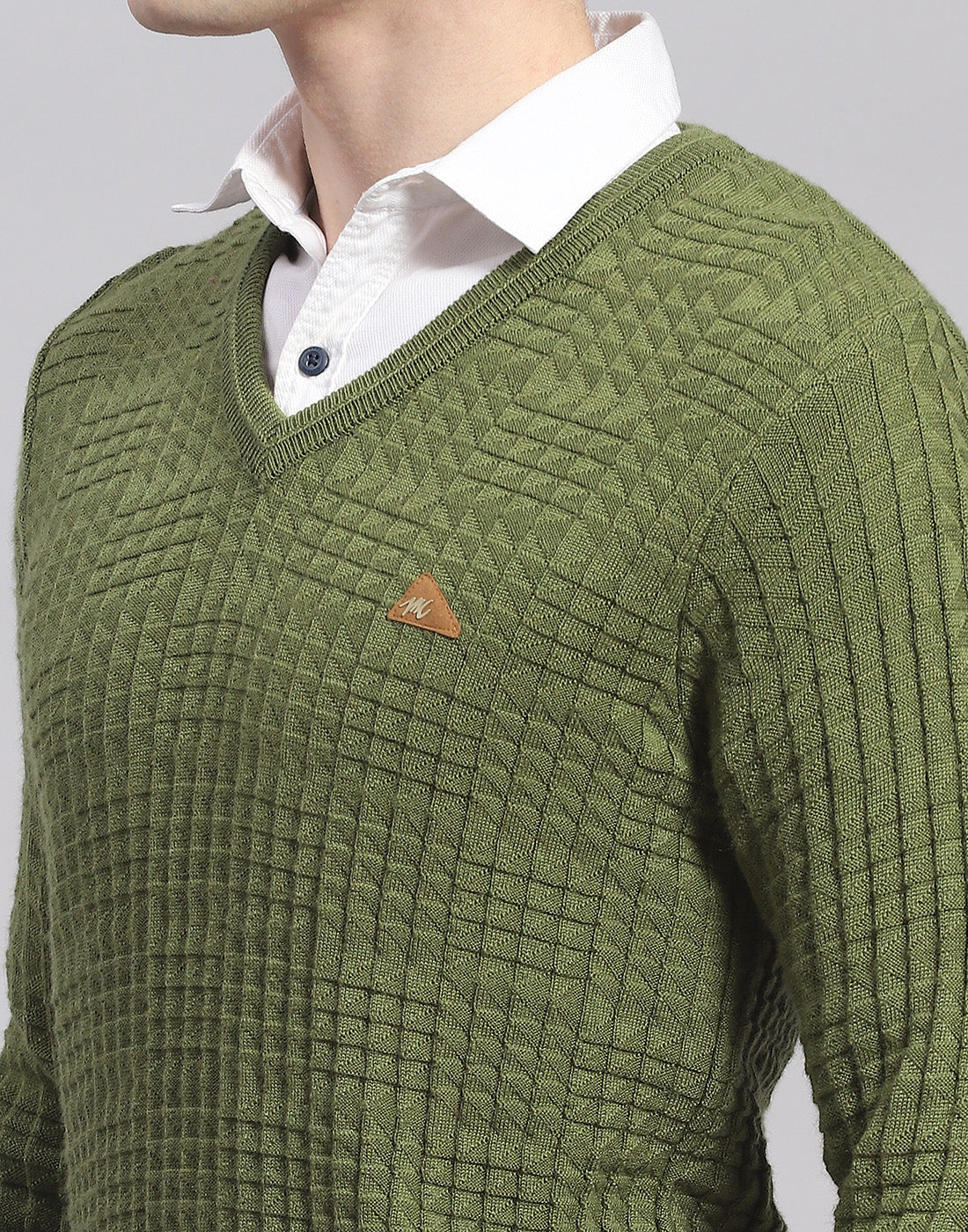 Men Green Solid V Neck Full Sleeve Pullover