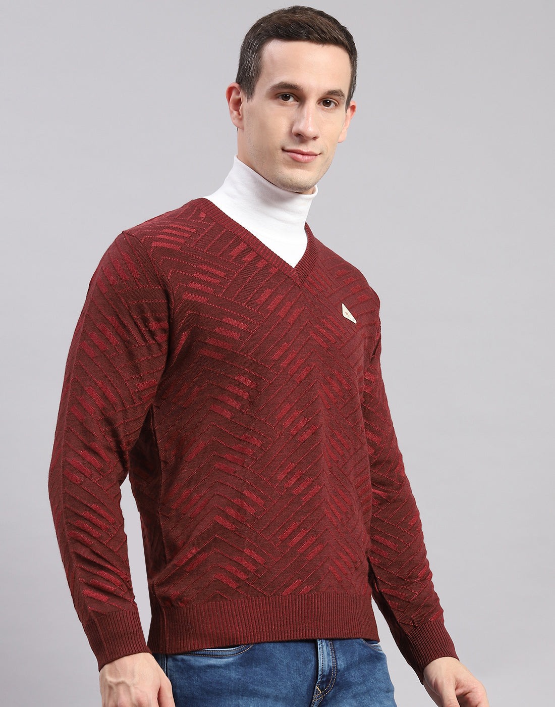 Men Maroon Self Design V Neck Full Sleeve Sweaters/Pullovers