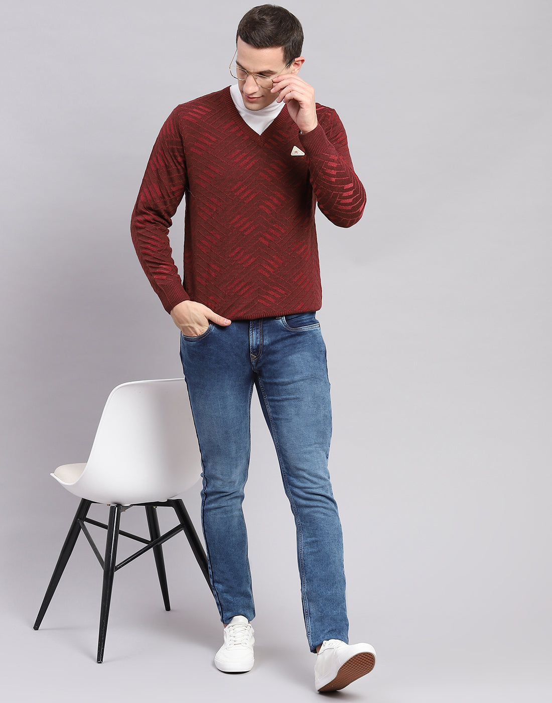 Men Maroon Self Design V Neck Full Sleeve Sweaters/Pullovers