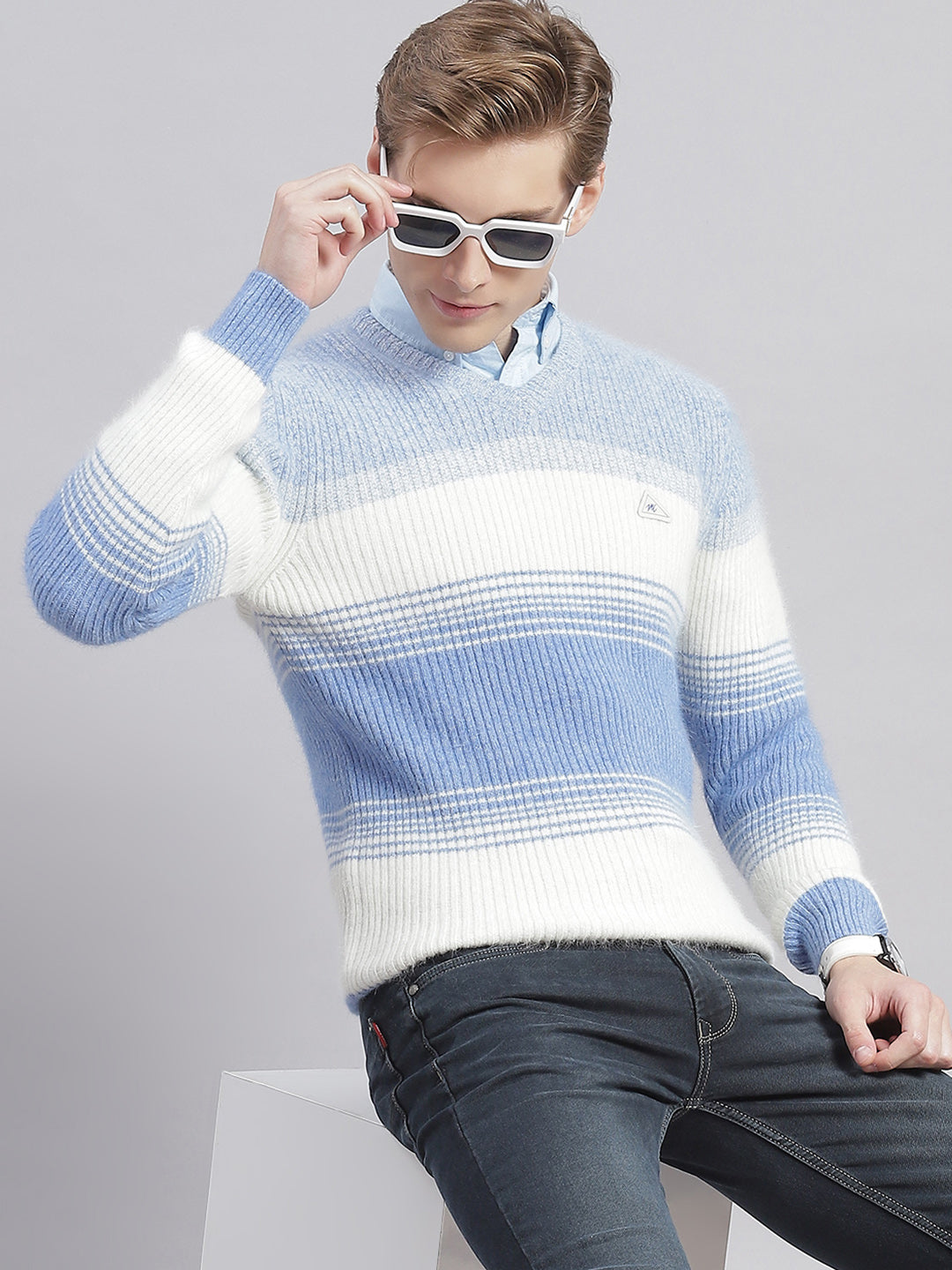 Men Blue Stripe V Neck Full Sleeve Sweaters/Pullovers